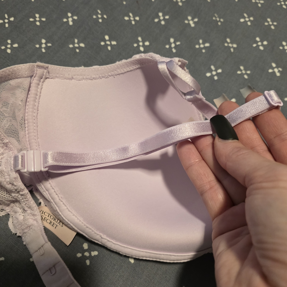 Victoria's Secret Lavender Lace Bra - Picture 6 of 8